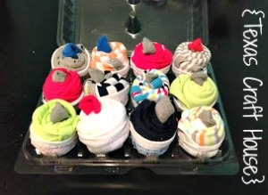 {Texas Craft House}  Cupcake onsies tutorial to give as a baby shower gift, so adorable! 